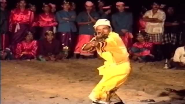 DANCE IN BALI - Upon the Sacred Stage (Documentary, 2004)