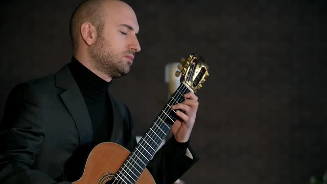 CASTELNUOVO-TEDESCO, M.: Guitar Sonata, Op. 77: IV. Vivo ed energico (from Naxos 8.573362)